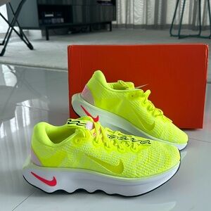 Nike Women’s Motiva walking shoes size US 8.5 lime yellow Volt/Pink